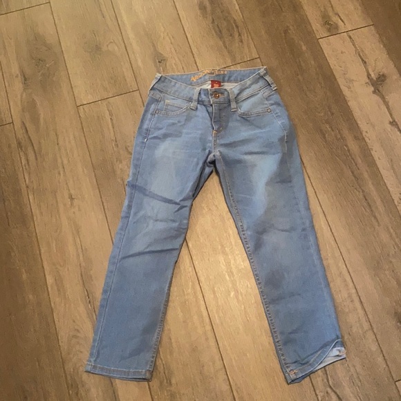 Jean Capris - Picture 1 of 1